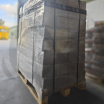 Paleta brykietu dębowego tyłem